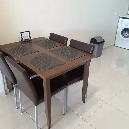 Lighthouse By The Sea Lovely 2bdr * 파포스