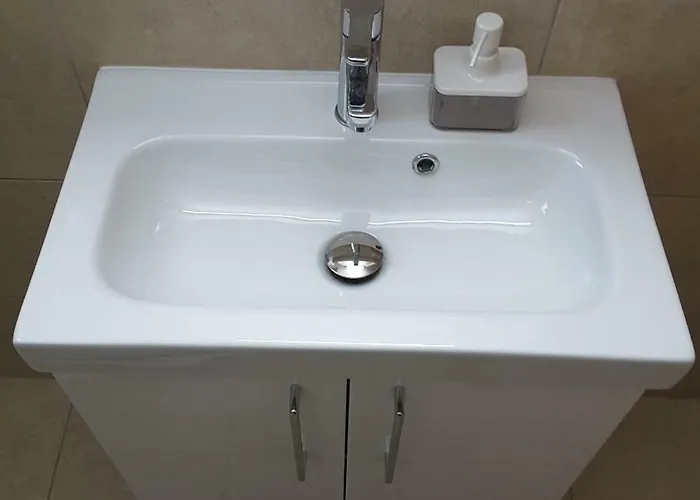 Lighthouse By The Sea Lovely 2bdr Paphos