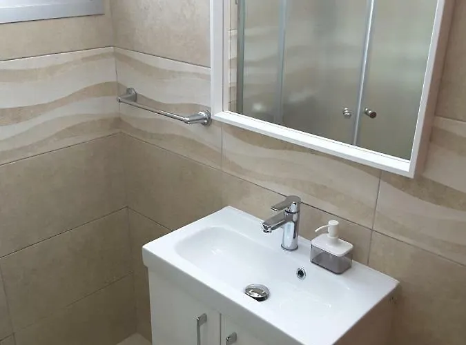 Lighthouse By The Sea Lovely 2bdr