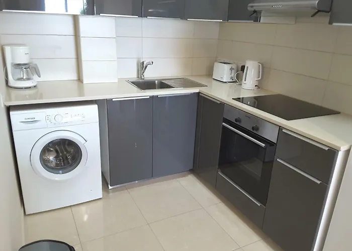 Lighthouse By The Sea Lovely 2bdr * Paphos