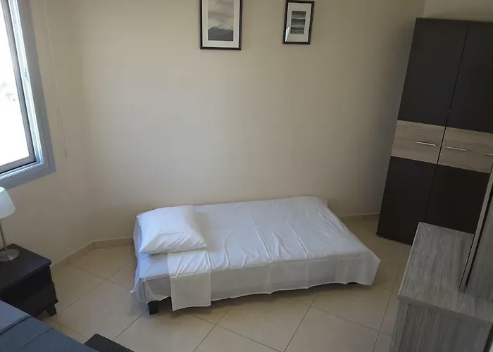 Lighthouse By The Sea Lovely 2bdr Paphos