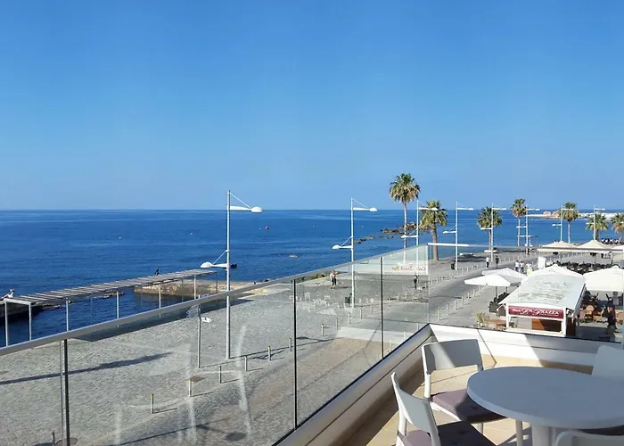 Lighthouse By The Sea Lovely 2bdr Paphos